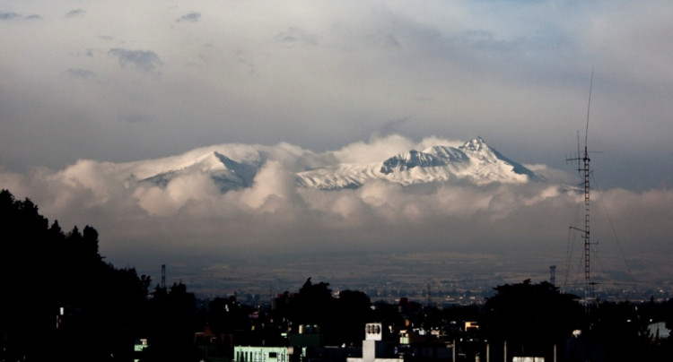 Sopka Nevado de Toluca ze střechy bytu
