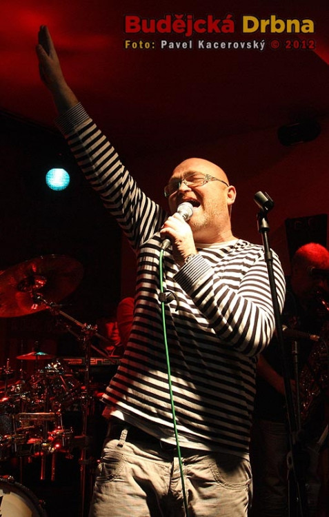 Koncert HE bandu v Modrých dveřích