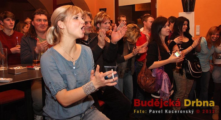 Koncert HE bandu v Modrých dveřích