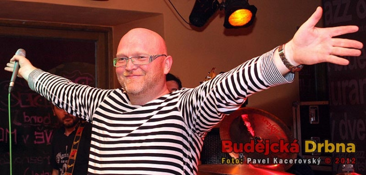 Koncert HE bandu v Modrých dveřích