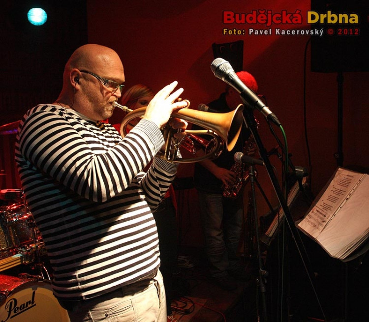 Koncert HE bandu v Modrých dveřích