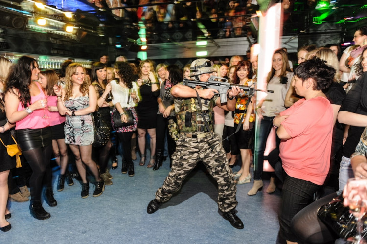 Budějcká Drbna slavila v dance baru Paradox svoje 1. narozeniny