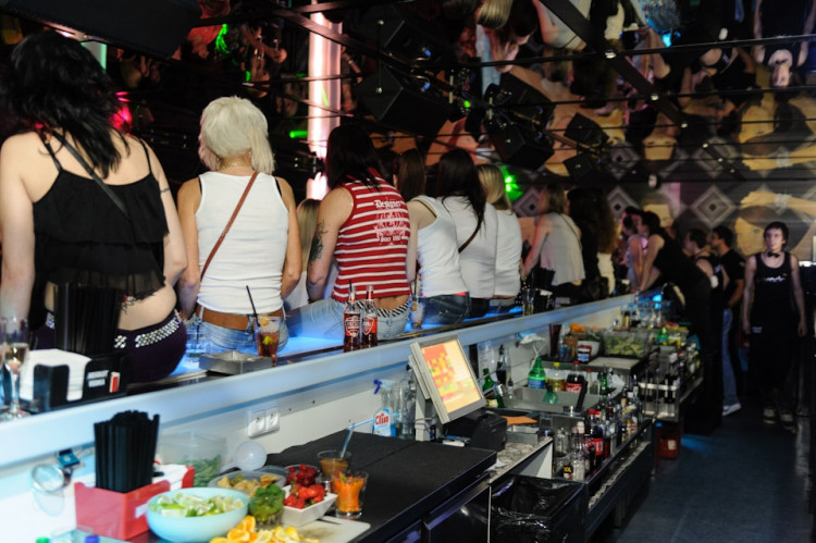 Budějcká Drbna slavila v dance baru Paradox svoje 1. narozeniny