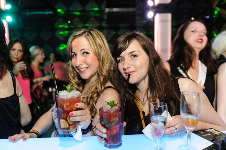 Budějcká Drbna slavila v dance baru Paradox svoje 1. narozeniny