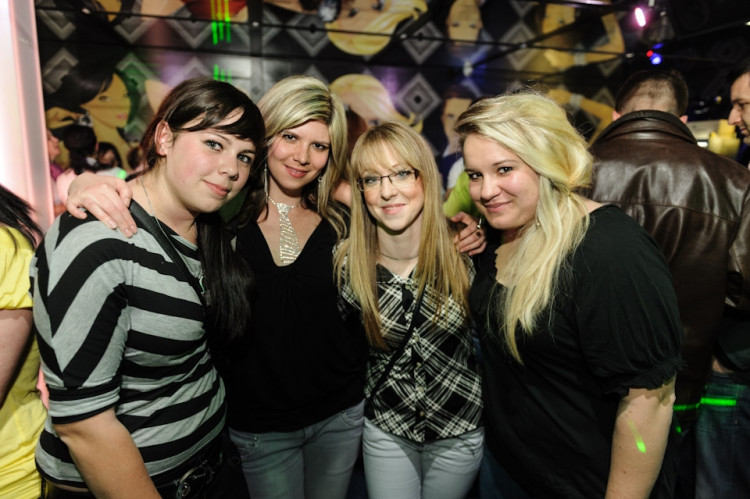 Budějcká Drbna slavila v dance baru Paradox svoje 1. narozeniny