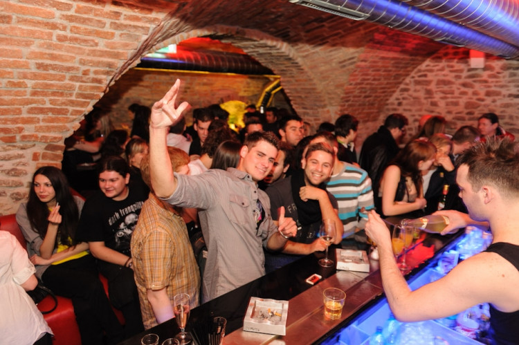 Budějcká Drbna slavila v dance baru Paradox svoje 1. narozeniny