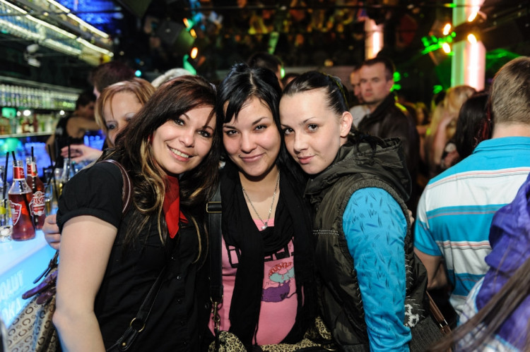 Budějcká Drbna slavila v dance baru Paradox svoje 1. narozeniny