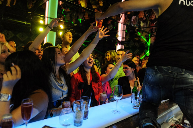 Budějcká Drbna slavila v dance baru Paradox svoje 1. narozeniny