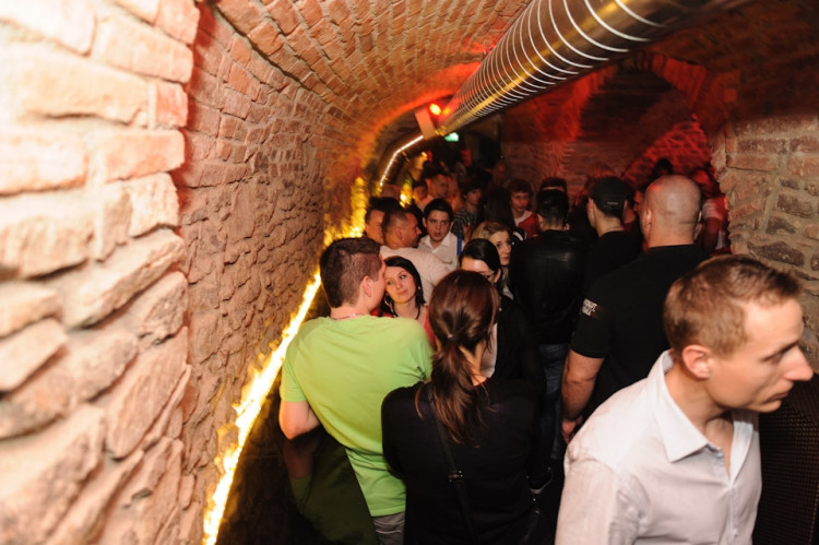 Budějcká Drbna slavila v dance baru Paradox svoje 1. narozeniny