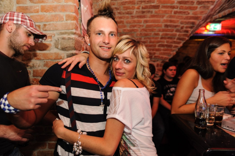 Budějcká Drbna slavila v dance baru Paradox svoje 1. narozeniny