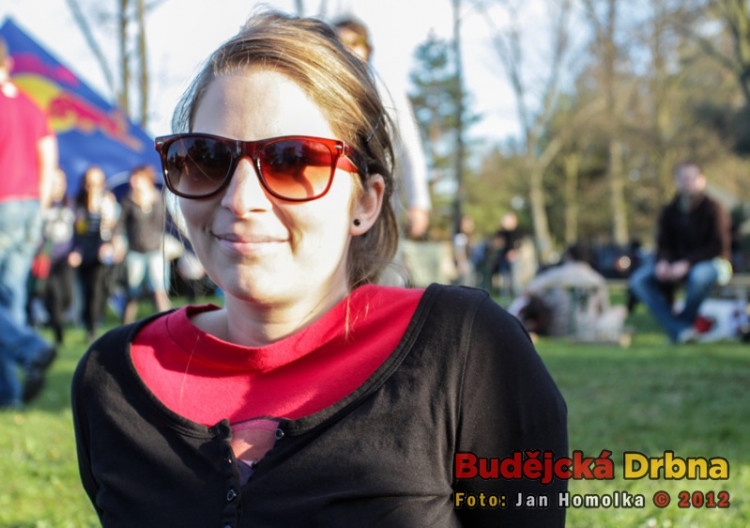 Odpočinek při koncertu Strong Coffee