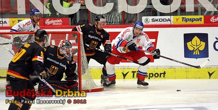Jakub Petružálek slíbí před německou brankou