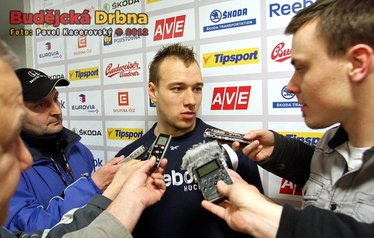 Mladší z bratrů Kovářových Jan ve spárech novinářů