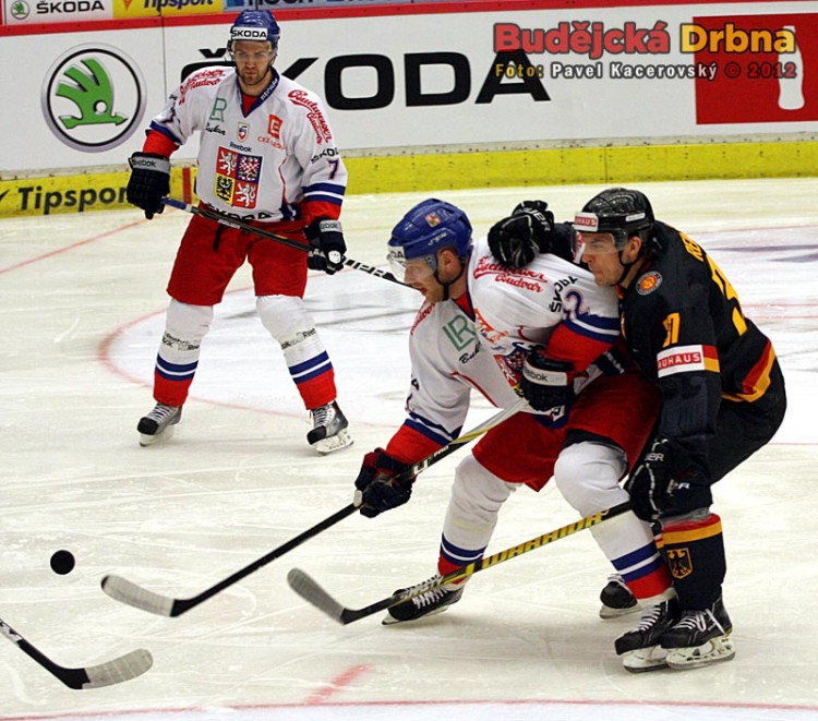 Na Jiřího Novotného dotírá Patrick Reimer