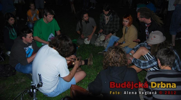 Na bongo si s Budějčáky zahrál i Rocky Leon