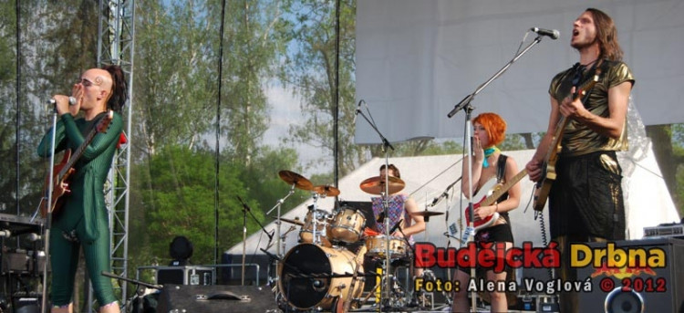 Unifiction a jejich střídmé převleky