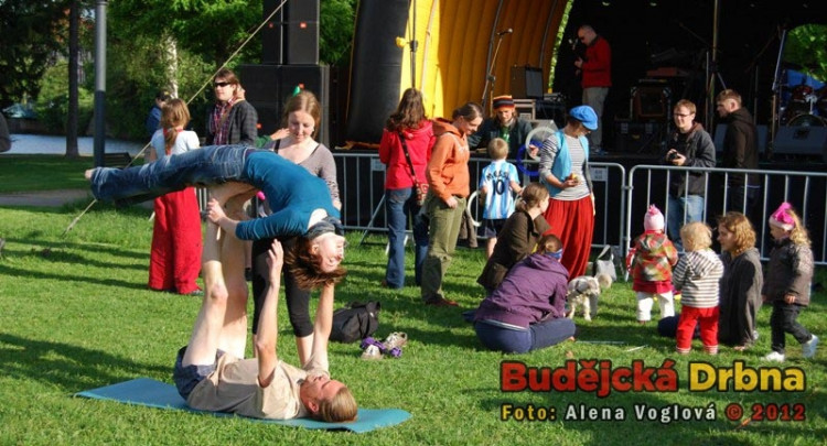 Další z odvážných dívek