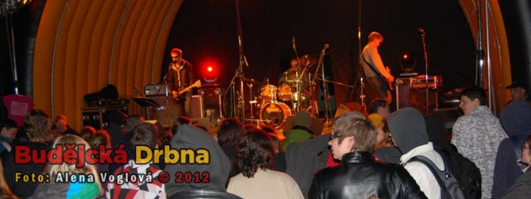 Na kapelu Znouzecnost byl Sokolák téměř plný