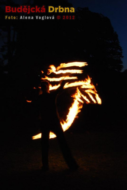 Za tmy nabylo představení těch správných efektů