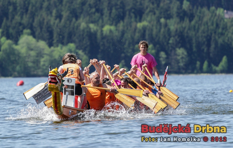 Závody dračích lodí na Lipně