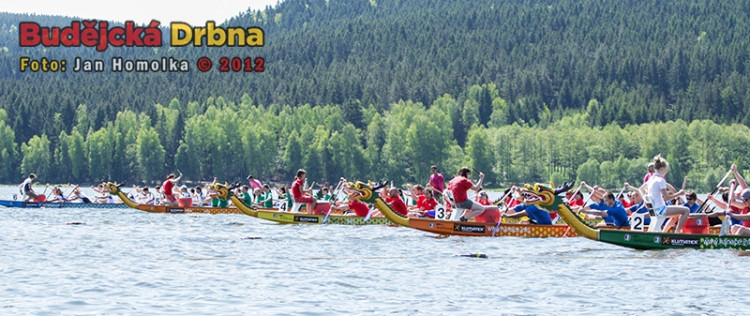 Závody dračích lodí na Lipně