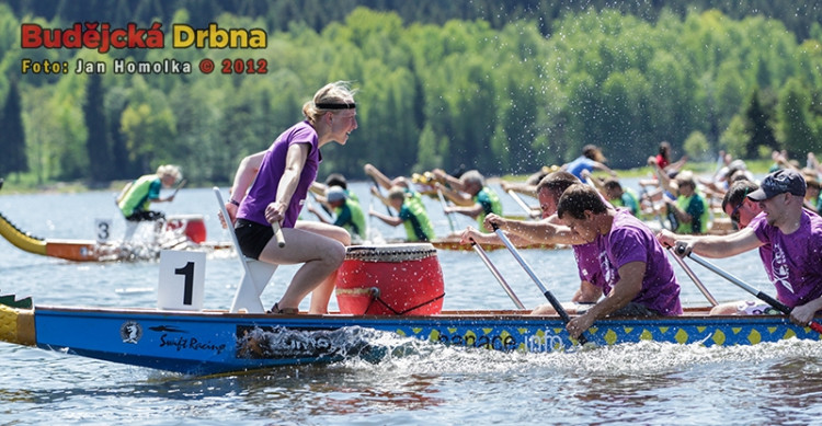 Závody dračích lodí na Lipně