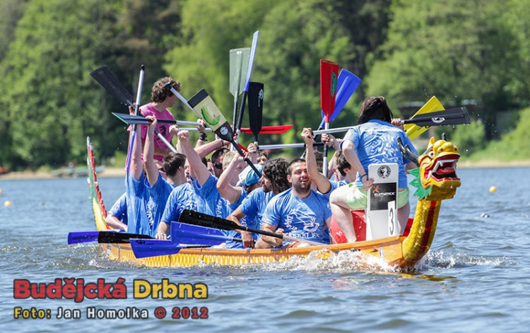 Závody dračích lodí na Lipně
