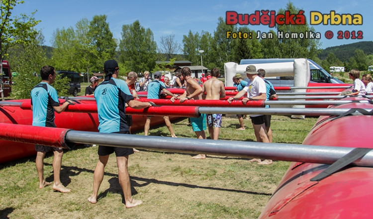 Závody dračích lodí na Lipně