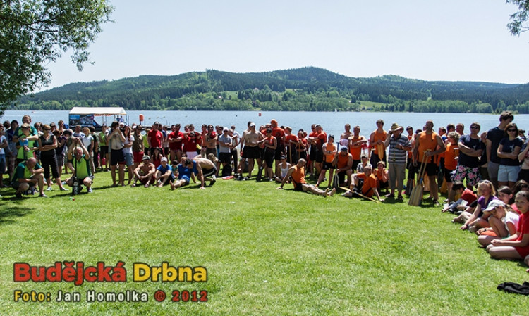 Závody dračích lodí na Lipně