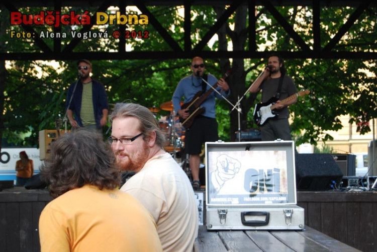 Kapela oni vybírala dobrovolné vstupné