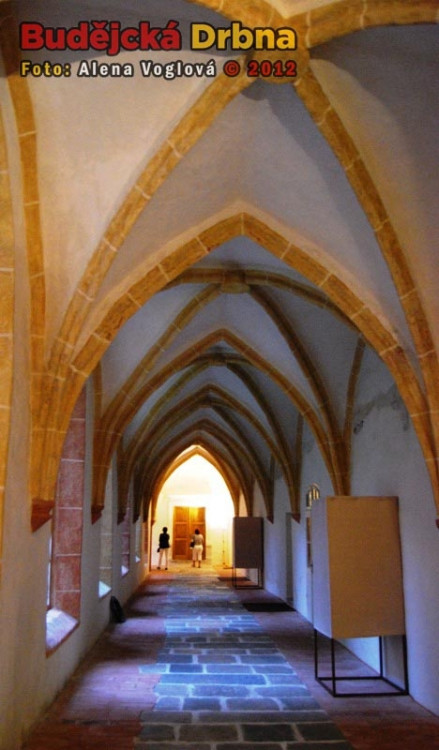 Chodby klášterního kostela