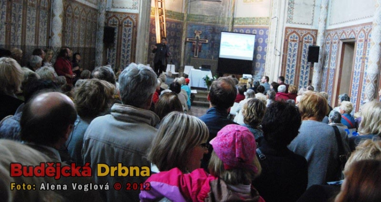 Kostel sv. Rodiny byl plný zvědavých Budějčáků