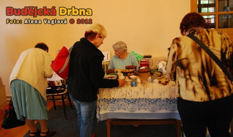 V Husově sboru bylo možné si zakoupit dáreček z chráněné dílny