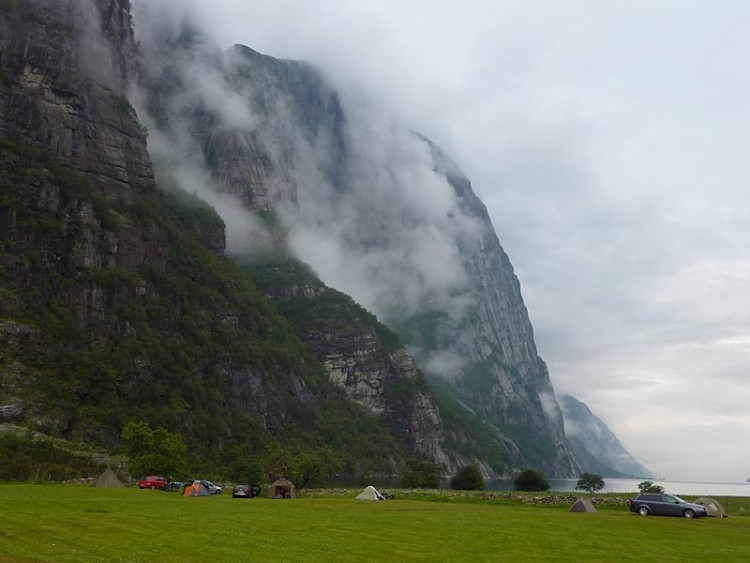 Epizoda 3 - Kjerag: Ráno se „kouří“ ze skal