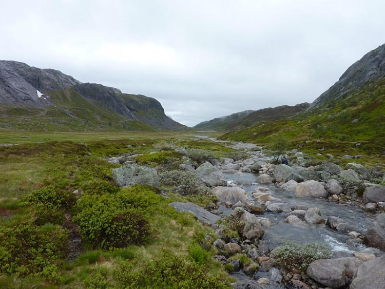 Epizoda 4 - Manafossen: Pohled na údolí, kterým jdeme až k moři