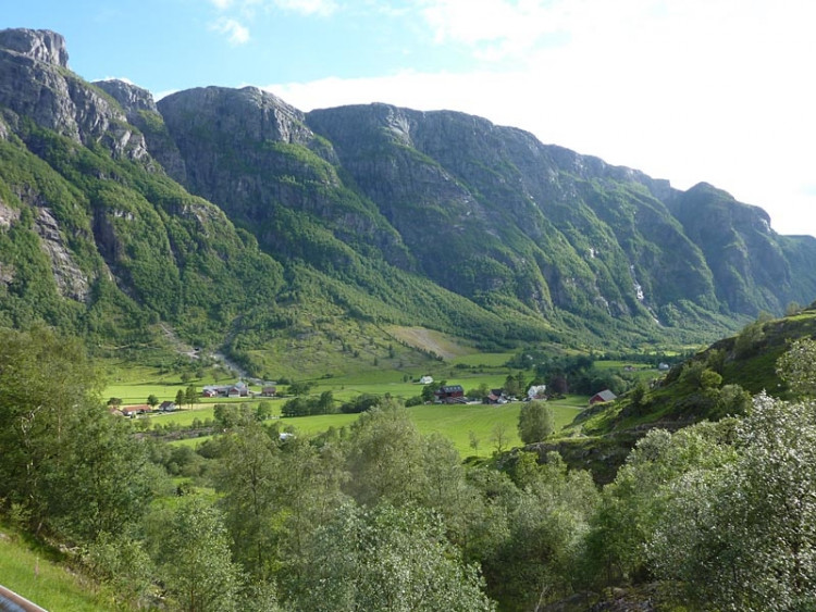 Epizoda 5 - Stavanger: Pohled na údolí za vodopádem Manafossen