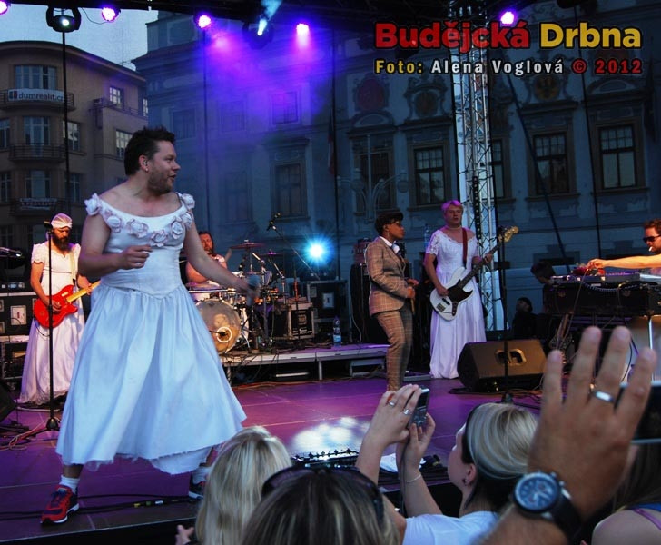 Koncert Monkey Bussines na náměstí Přemysla Otakara II.