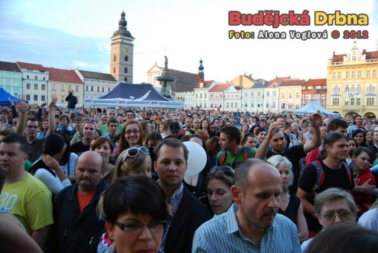 Na kapelu Monkey Bussines bylo náměstí plné