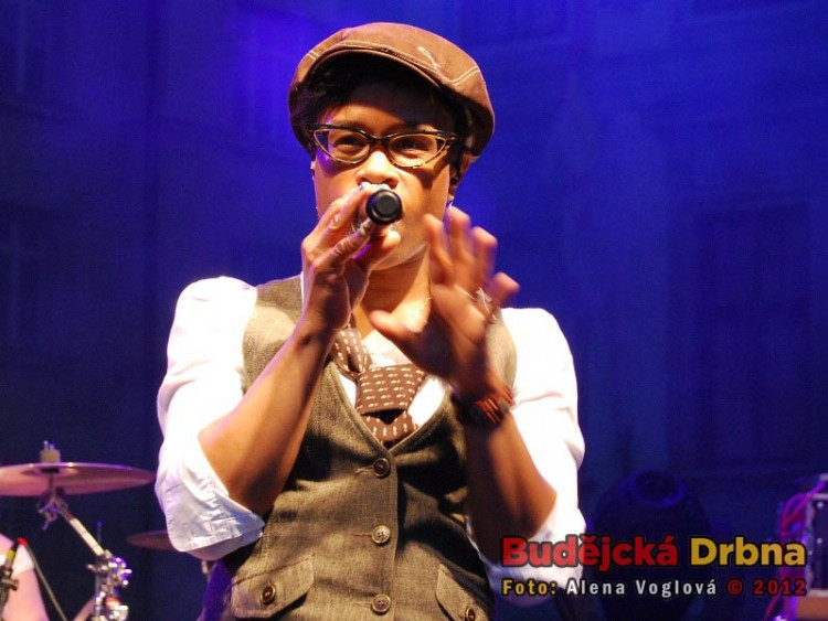 Sympatická Tonya Graves