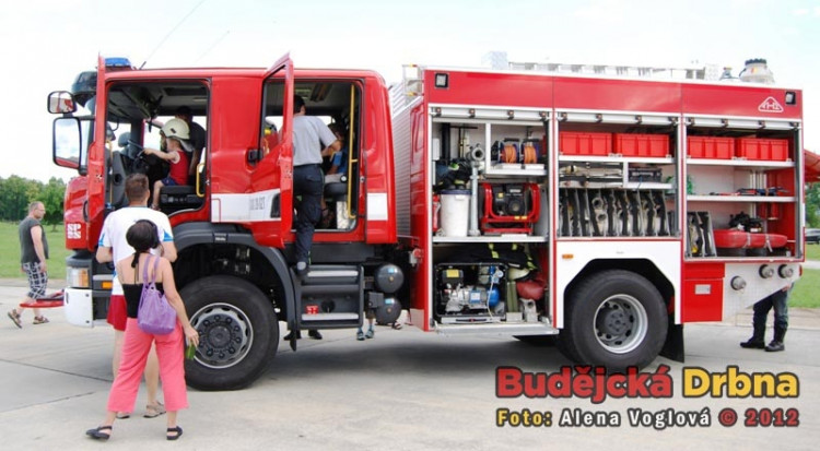 Šťastlivci si mohli sednout za volant hasičského vozu