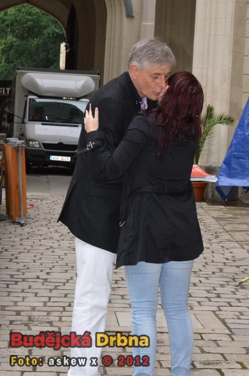 ...ženu. Nejen spatří