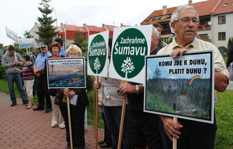 Protest a Antiprotest v Hluboké nad Vltavou