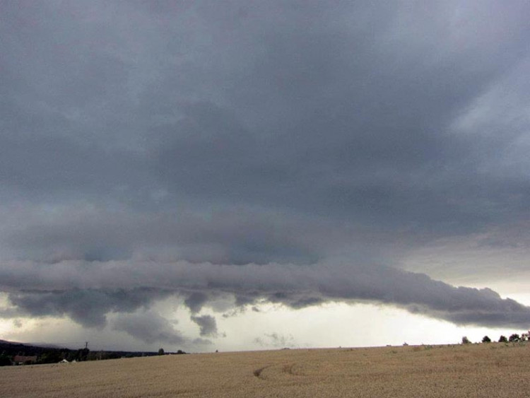 Tohle se objevilo nad Litvínovicemi. Myslím, že naše zemička se už začíná dostávat ke slovu. Foto Heba