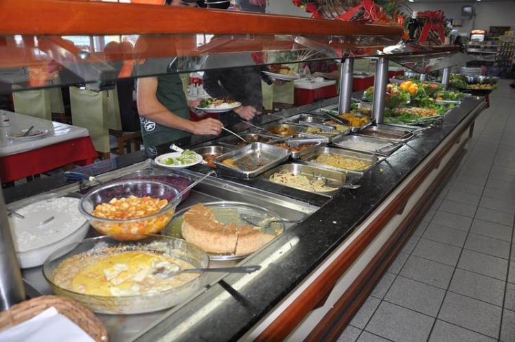 Bufet před churrascem