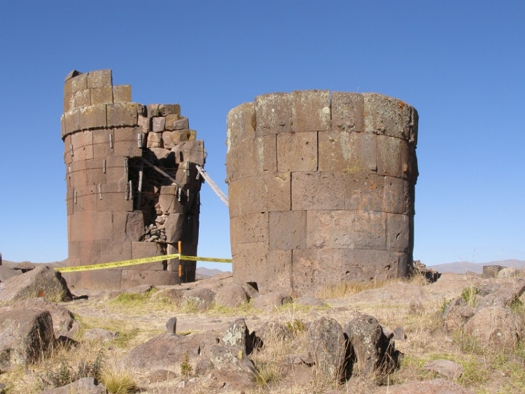 Pohřební věže chullpas