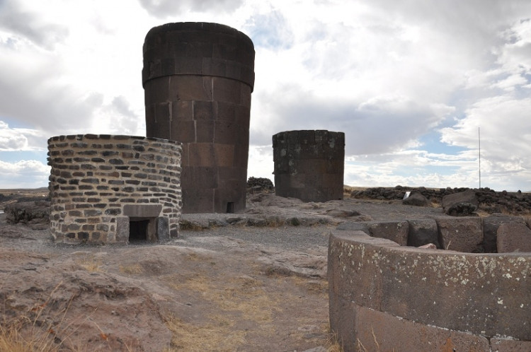 Pohřební věže chullpas