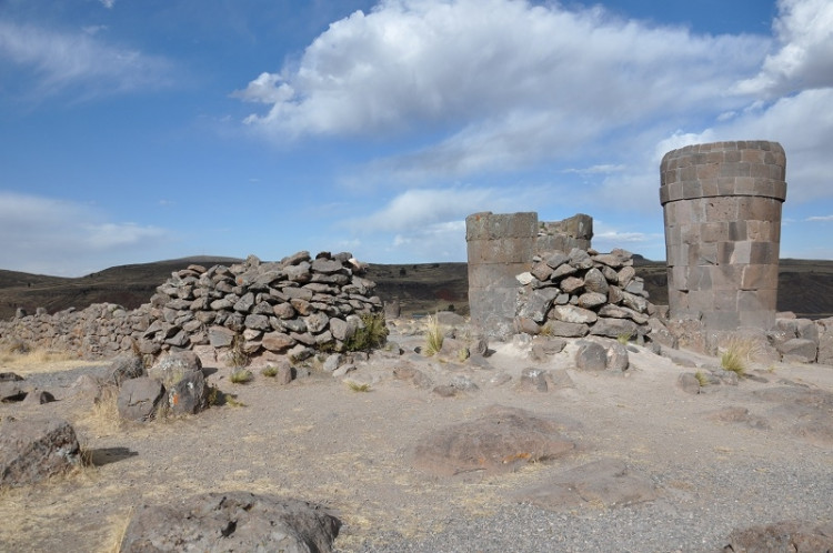 Pohřební věže chullpas