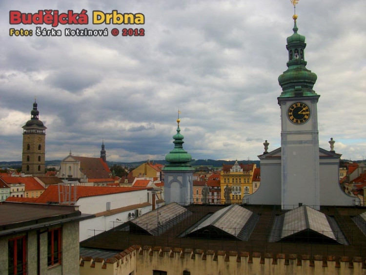 Výhled na město z budovy radnice