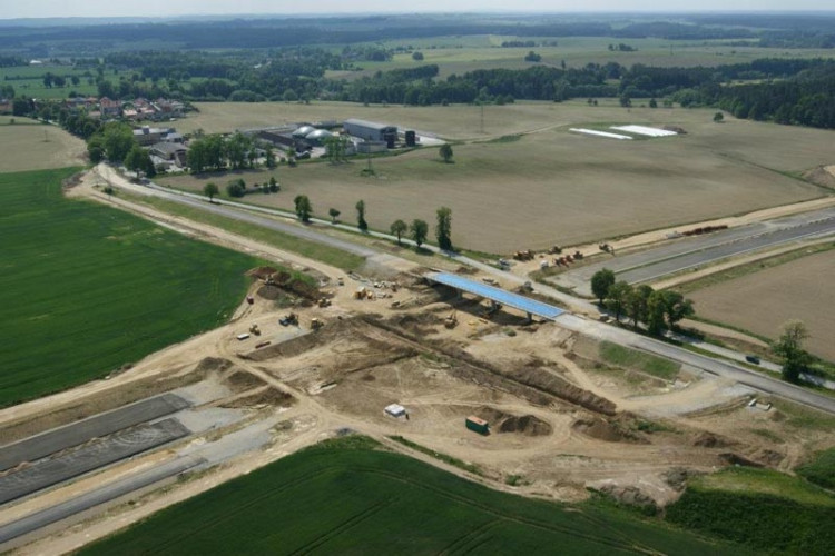 Práce na dálnici D3 mezi Táborem a Veselím nad Lužnicí