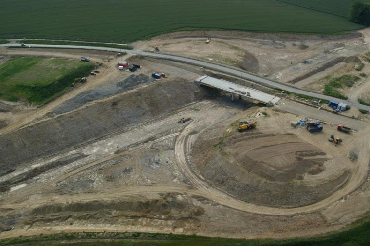 Práce na dálnici D3 mezi Táborem a Veselím nad Lužnicí